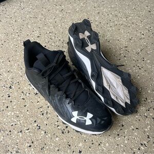 Under Armour Men’s Black and White Athletic Cleats